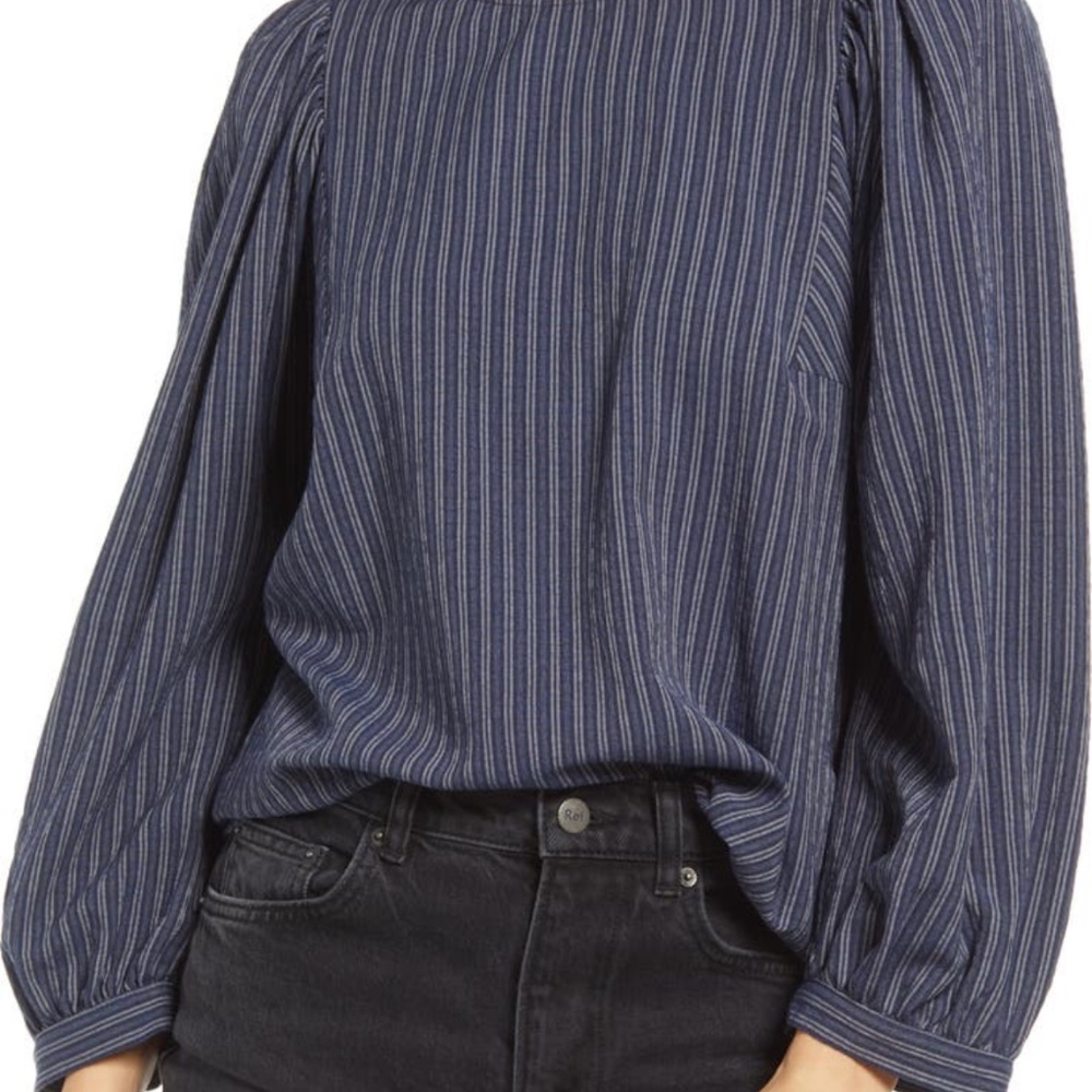 Crewneck Puff Long Sleeve Top